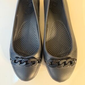 BLACK CROCS BALLET FLATS - NEW - SIZE 8